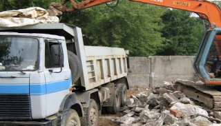 Вывоз строительного мусора с участка в Нальчике недорого от 1581 руб. | 2Землекопа-Нль